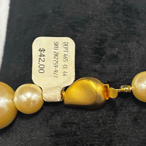 Ann Taylor Faux Pearl Statement Necklace Gold Beads NWT - Picture 7 of 13
